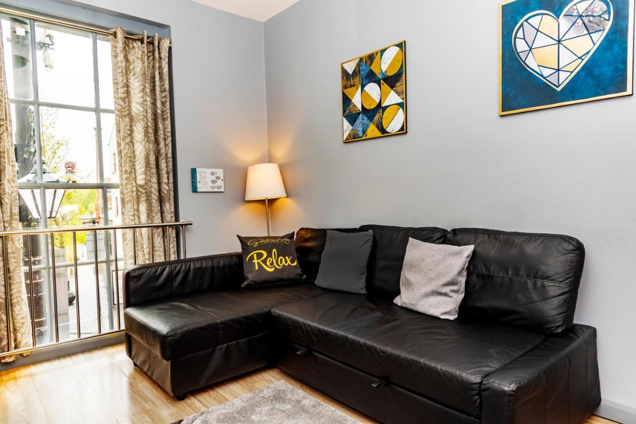 The Berwyn - Berwyn House Apartment Wrexham Bagian luar foto