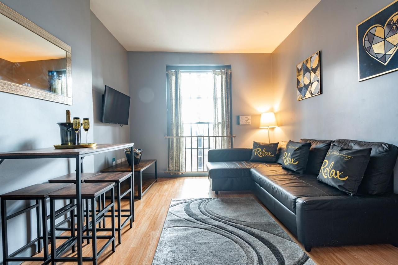 The Berwyn - Berwyn House Apartment Wrexham Bagian luar foto