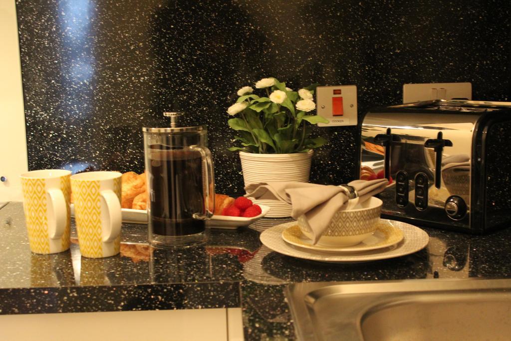 The Berwyn - Berwyn House Apartment Wrexham Bagian luar foto